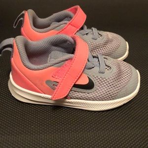 Girls Nike Tennis Shoe